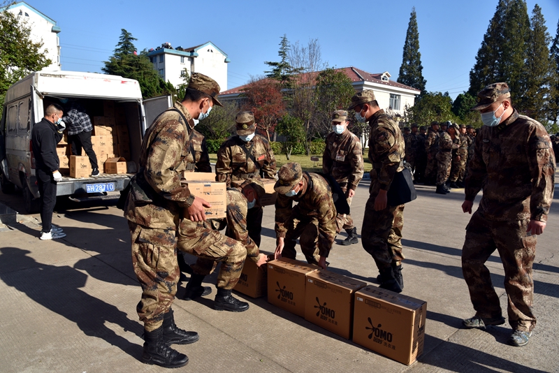 淮安市军粮供应站赴军营慰问新兵