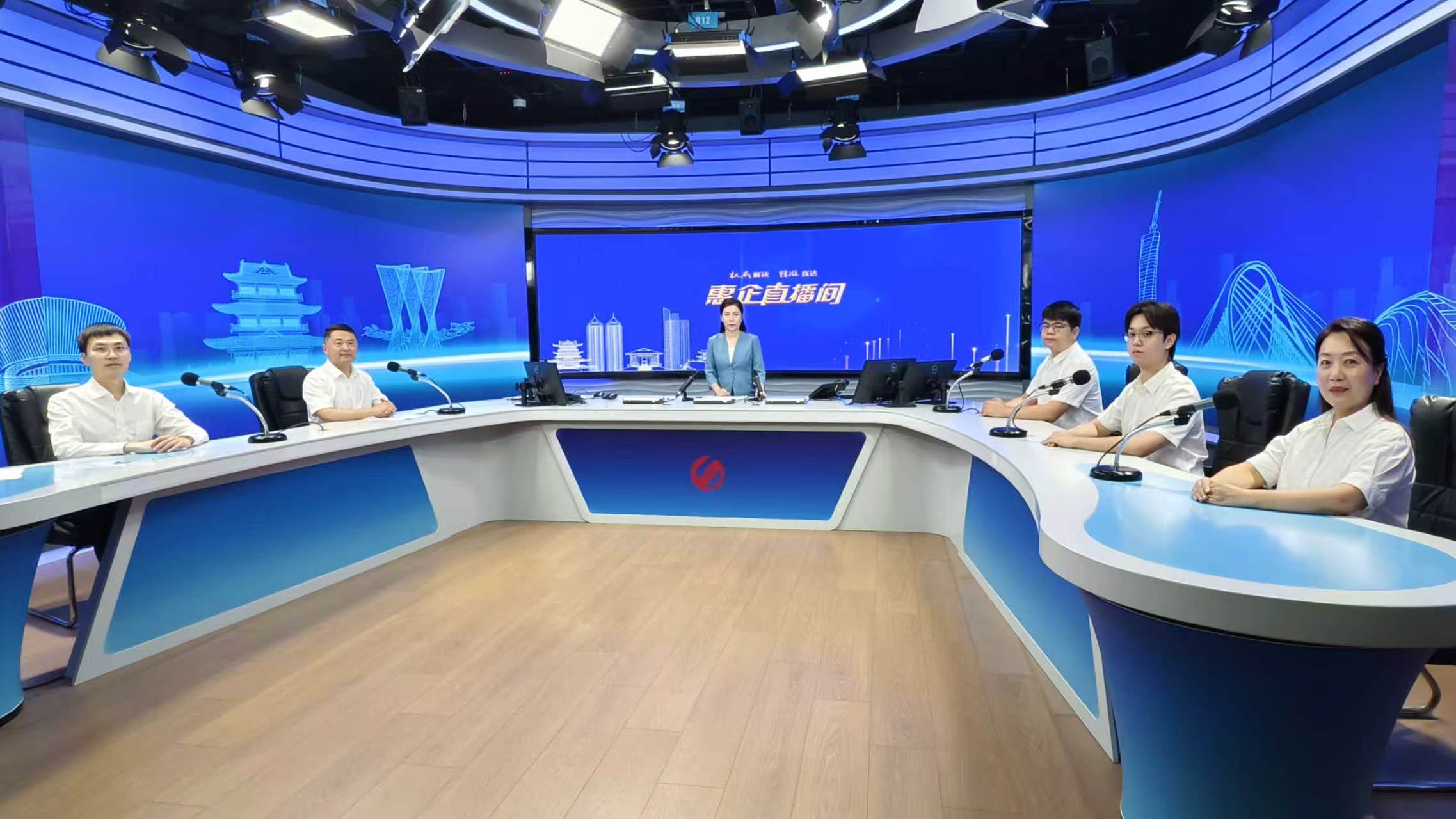 市发改委走进《惠企直播间》解读前沿产业政策